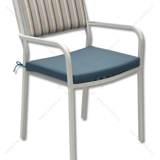 Μαξιλαράκι πλάτης για περισσότερη άνεση, με ύφασμα από την σειρά SOL2 κατάλληλο για εξωτερικούς χώρους και σχέδια ρίγες σε μπεζ και μπλε τόνους. Μαξιλαράκι πλάτης για περισσότερη άνεση, με ύφασμα από την σειρά SOL2 κατάλληλο για εξωτερικούς χώρους και σχέδια ρίγες σε μπεζ και μπλε τόνους.