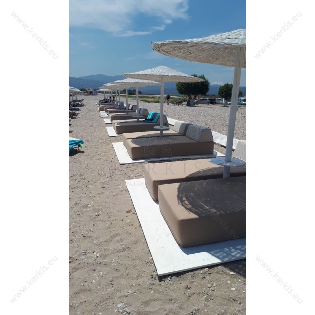 Day bed με ύφασμα 100% solution dyed acrylic και κεφαλάρι με βαρύδια