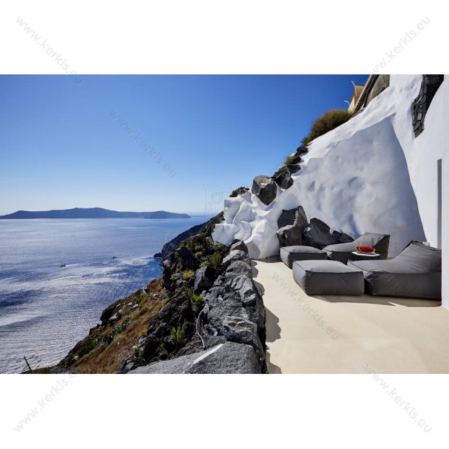 Το πουφ "Άτλας 2 Plus" της Kerkis Tailormade Comfort, στη Σαντορίνη