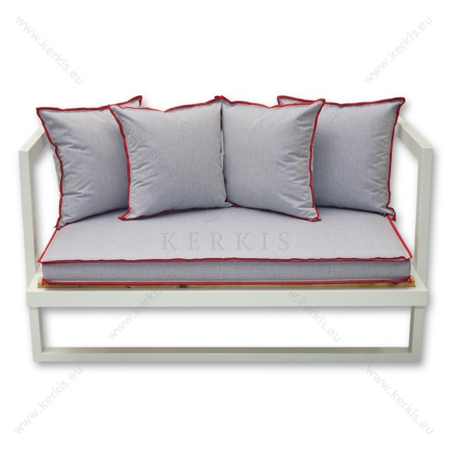 Μαξιλάρια καναπέ - πάγκου εξωτερικών χώρων με διακοσμητικό περιμετρικά γαζί.