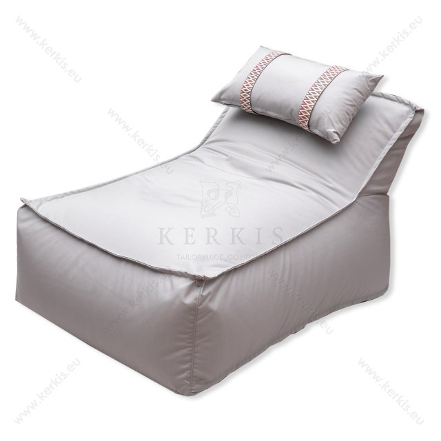 Πουφ "Άτλας plus" με προσκέφαλο, από την Kerkis Tailormade Comfort σε φωτεινό χρώμα γκρι, κατάλληλο για κάθε εξωτερικό χώρο!