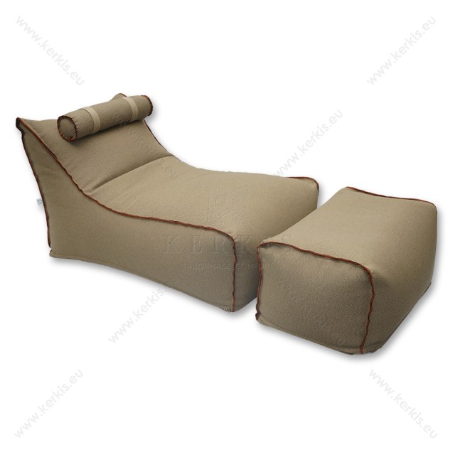 Πουφ Ήρα κατασκευασμένο από την Kerkis Tailormade Comfort, με δύο κομμάτια και με προσκέφαλο στηριζόμενο με ιμάντες. Διαστάσεις πολυθρόνας 125x75εκ. Σκαμπό 75x50εκ.