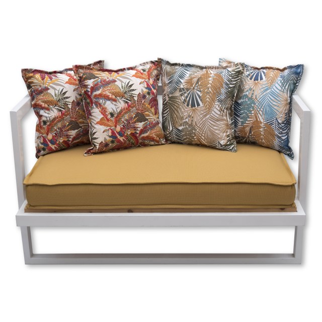 Μαξιλάρια εξωτερικών χώρων για καναπέ - πάγκο. Ύφασμα αδιάβροχο και ανεξίτηλο. Με φερμουάρ στο πίσω μέρος.