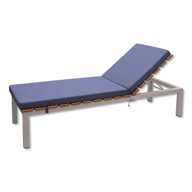 Στρώμα ξαπλώστρας με ύφασμα εξωτερικού χώρου Solution Dyed Acrilyc, αδιάβροχο και ανεξίτηλο. Διαθέτει ιμάντες και κορδόνια στις ίδιες αποχρώσεις για σταθεροποίηση του στρώματος στην ξαπλώστρα.