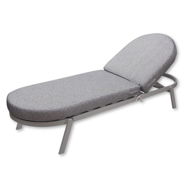 Στρώμα ξαπλώστρας με στρογγυλές άκρες και ύφασμα Εξωτερικού χώρου Solution Dyed Acrilyc Panama, αδιάβροχο και ανεξίτηλο. Σε 10 εκ πάχος και δέσιμο με ιμάντες και κορδόνια στις ίδιες αποχρώσεις.