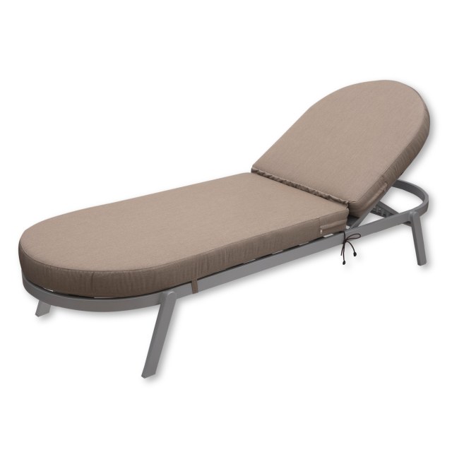 Στρώμα ξαπλώστρας οβάλ, με ύφασμα Solution Dyed Acrilyc εξωτερικού χώρου, αδιάβροχο και ανεξίτηλο. Με 10 εκ πάχος και δέσιμο με ιμάντες και κορδόνια στις ίδιες αποχρώσεις.